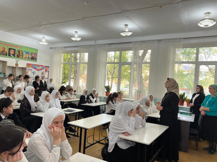 Акция по гиперграмотности "Клади трубку".